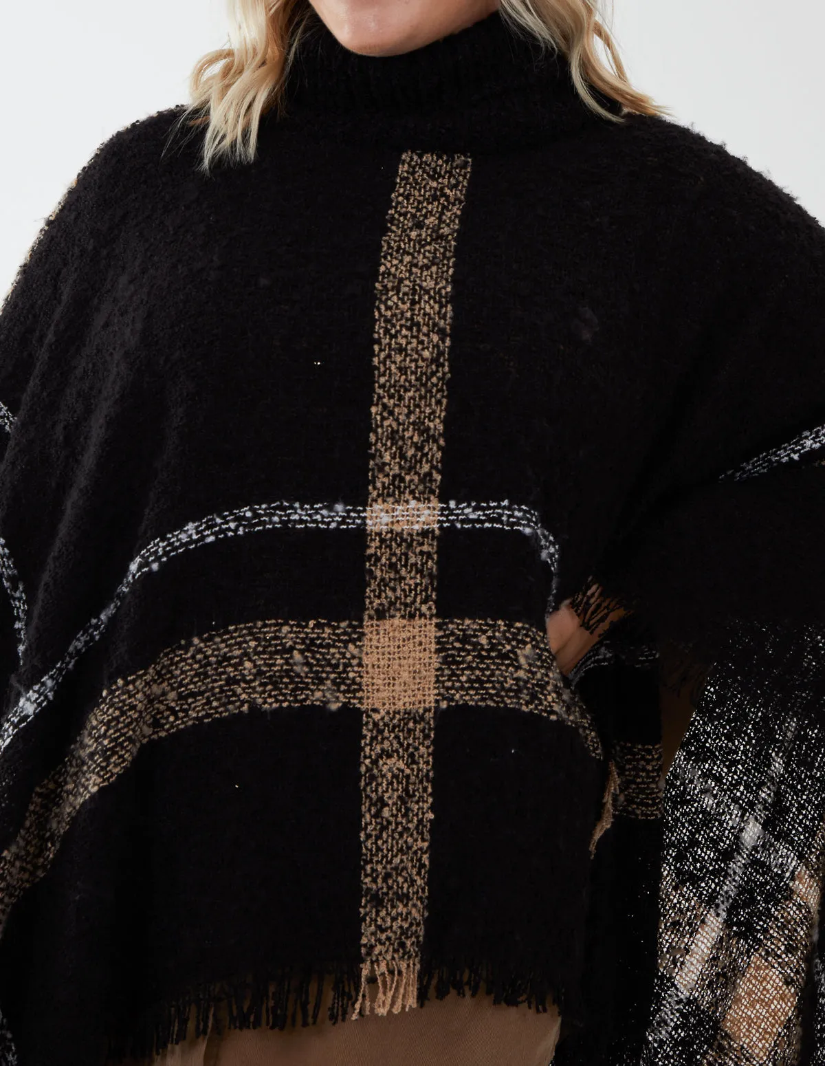 Curve Roll Neck Check Poncho