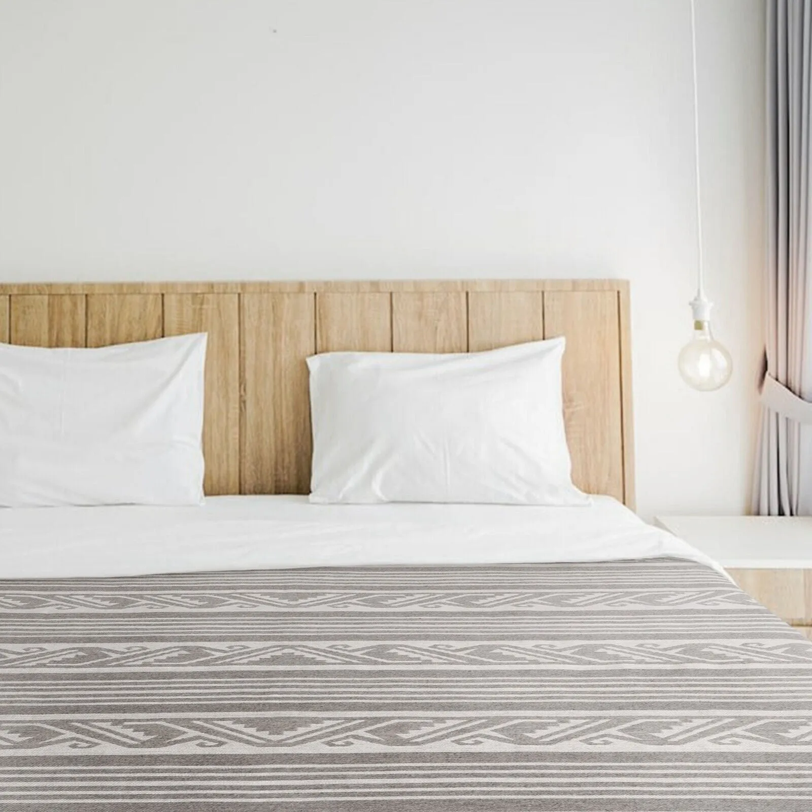 Tivacuno - Heavy and Thick Extra Large Llama wool artisanal handwoven Blanket - Ivory/Gray - Aztec Wave Pattern